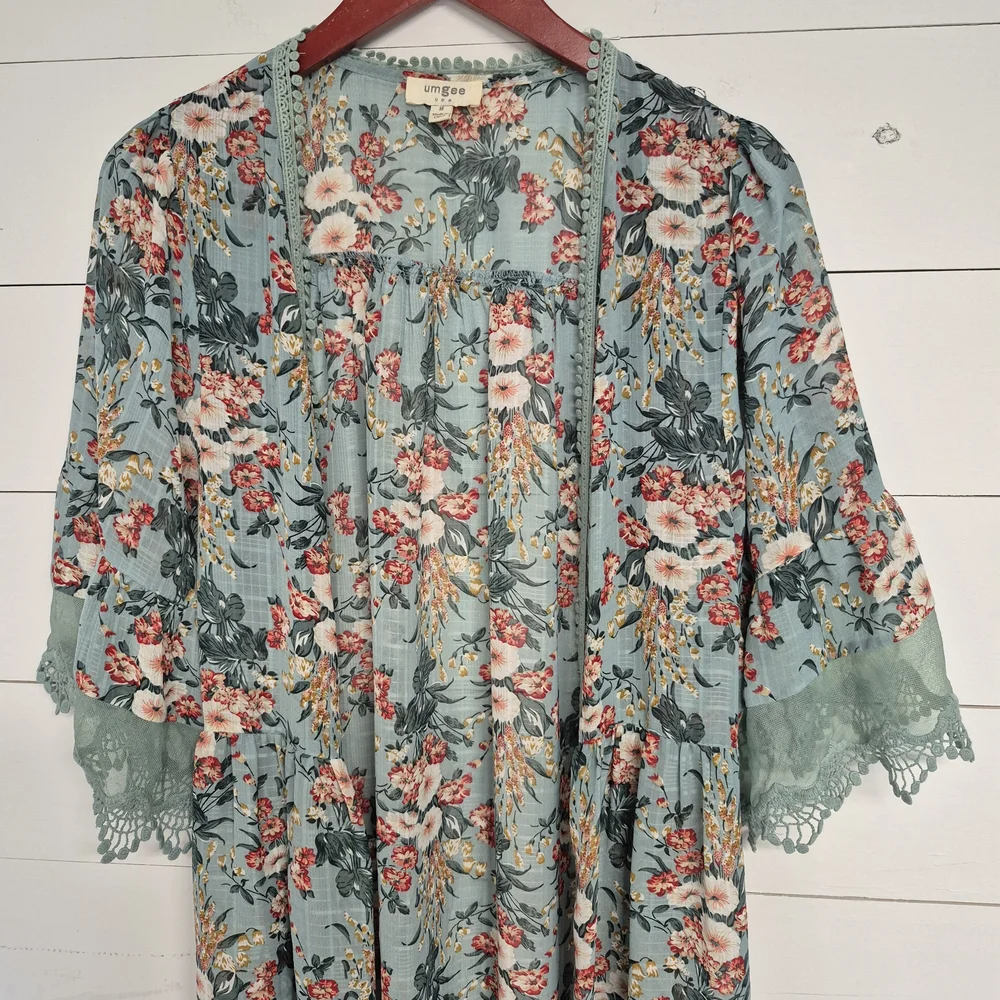 Umgee Woman's Floral Sage Kimono with Lace Detail - Picture 2 of 7